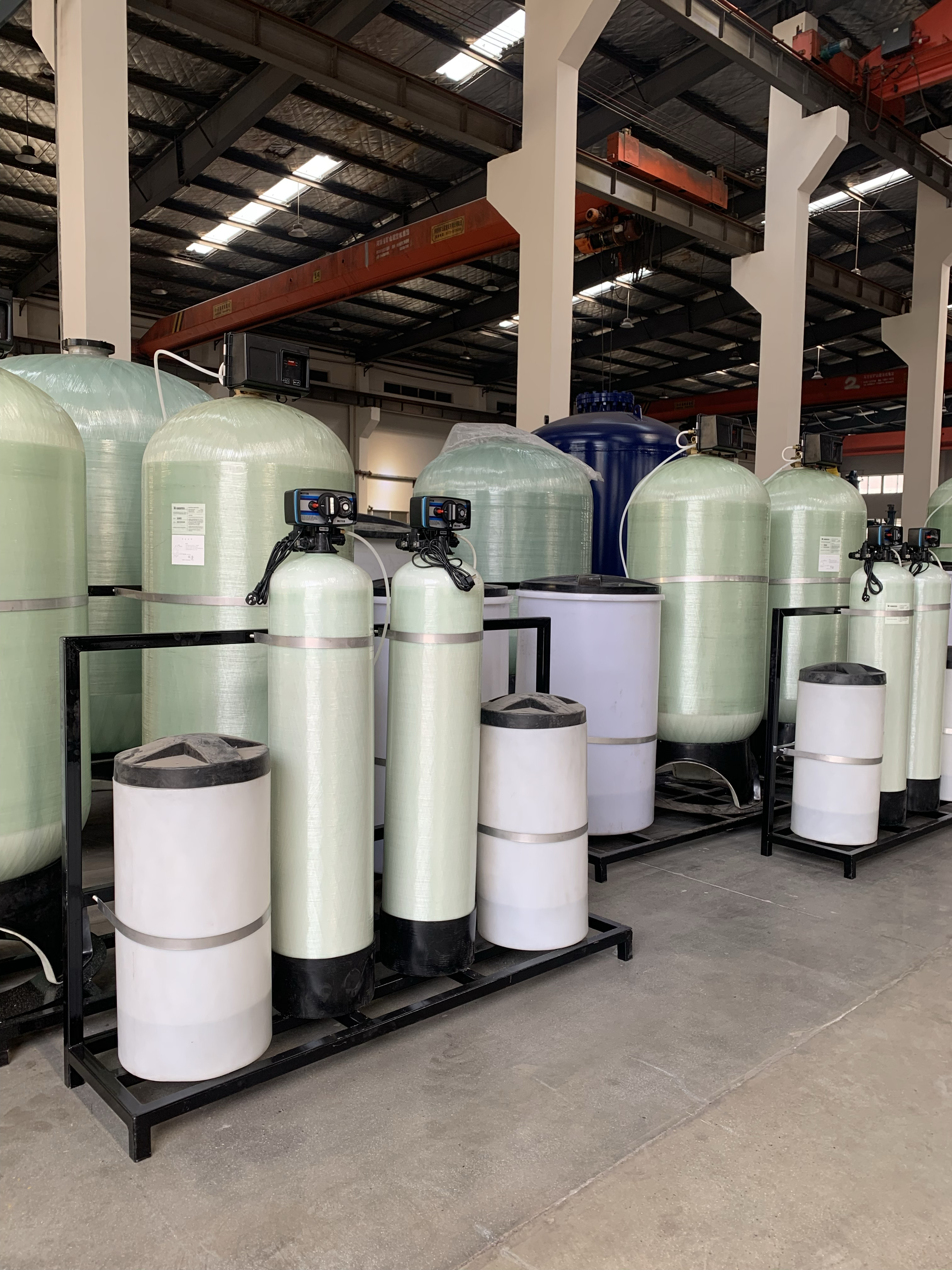 Water softener with regenerative descaling for water quality systems